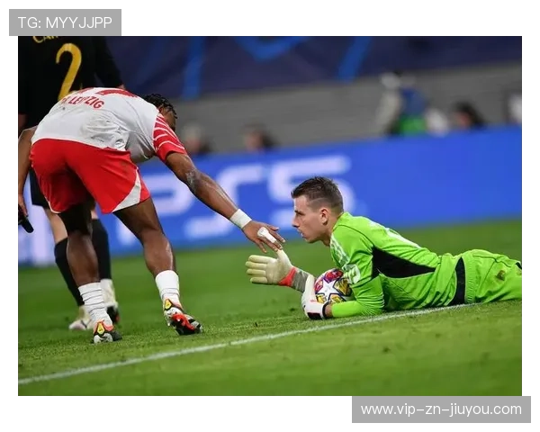 扫地出门！曼联1.1亿豪购引爆更衣室，球迷怒喷：这2人早该滚蛋！